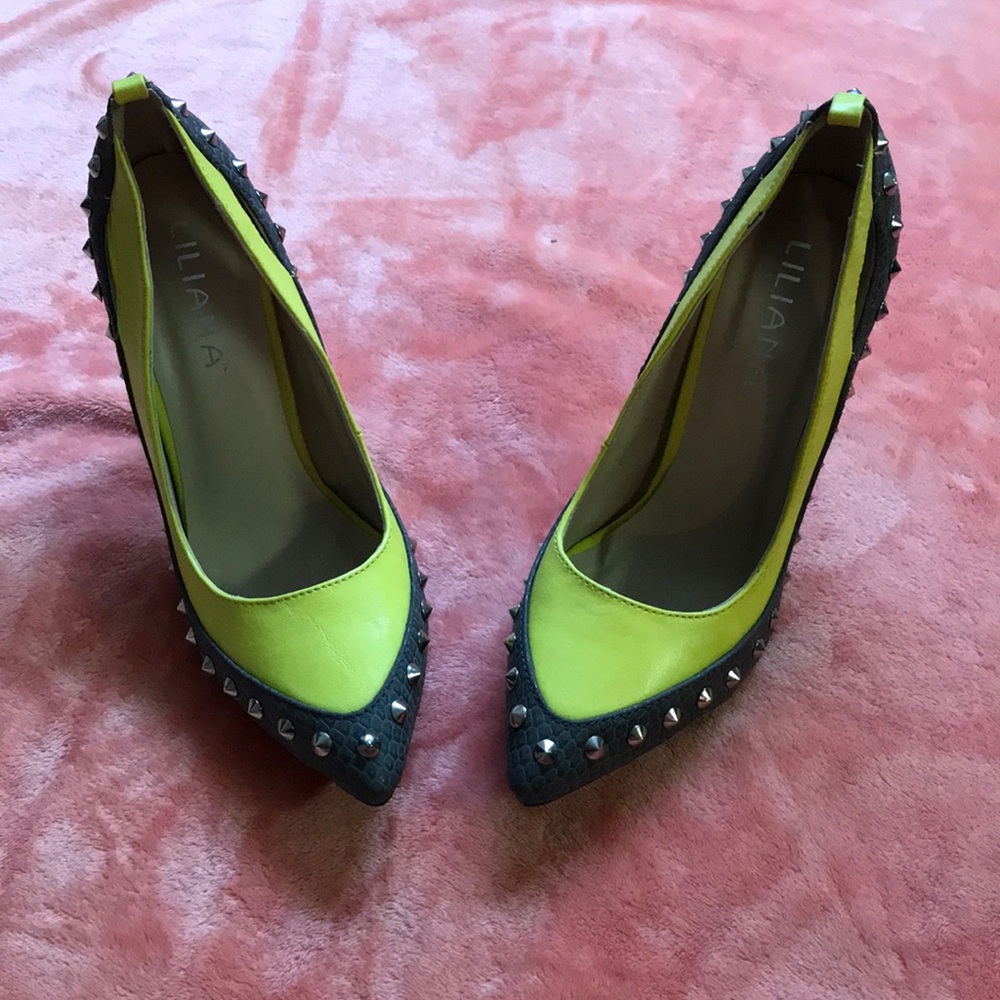Pointy toe heels